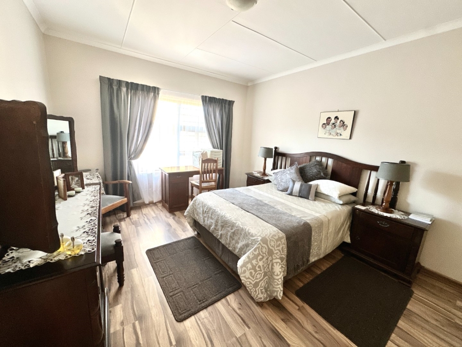 4 Bedroom Property for Sale in Fraaiuitsig Western Cape
